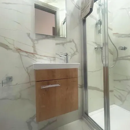 Stylish One-bedroom With Balcony & Sea Views * Сент-Полс-Бей