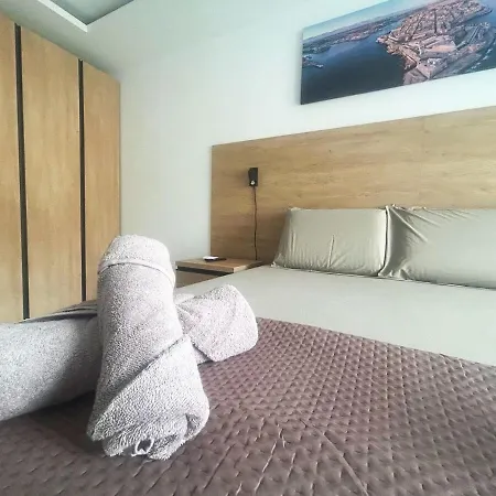 Stylish One-bedroom With Balcony & Sea Views Apartment St. Paul's Bay