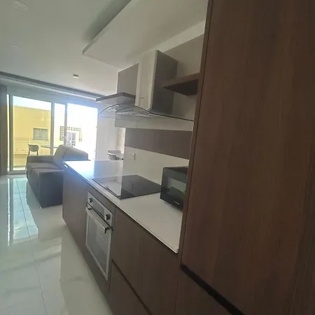 Stylish One-bedroom With Balcony & Sea Views