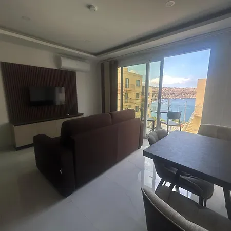 Stylish One-bedroom With Balcony & Sea Views * St Paul's Bay