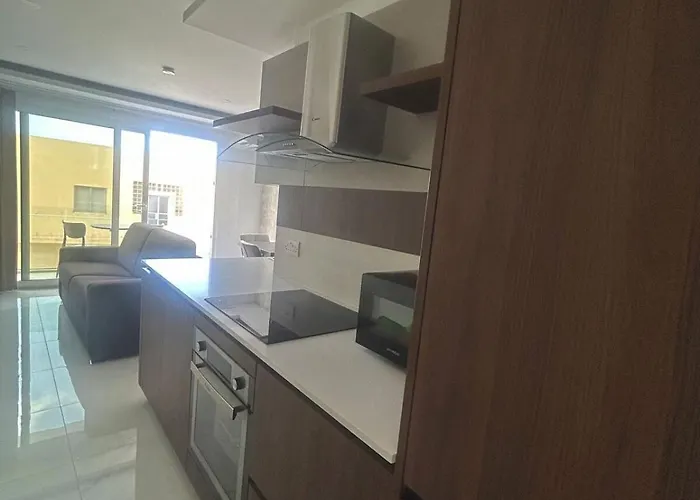 Stylish One-bedroom With Balcony & Sea Views